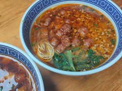 辣肉面加鸡毛菜-沪西老弄堂面馆(定西路店)