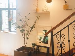 -彳亍咖啡·这里(水湾路店)