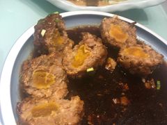 鸭蛋黄狮子头-梅飞酒家(名辉豪庭店)