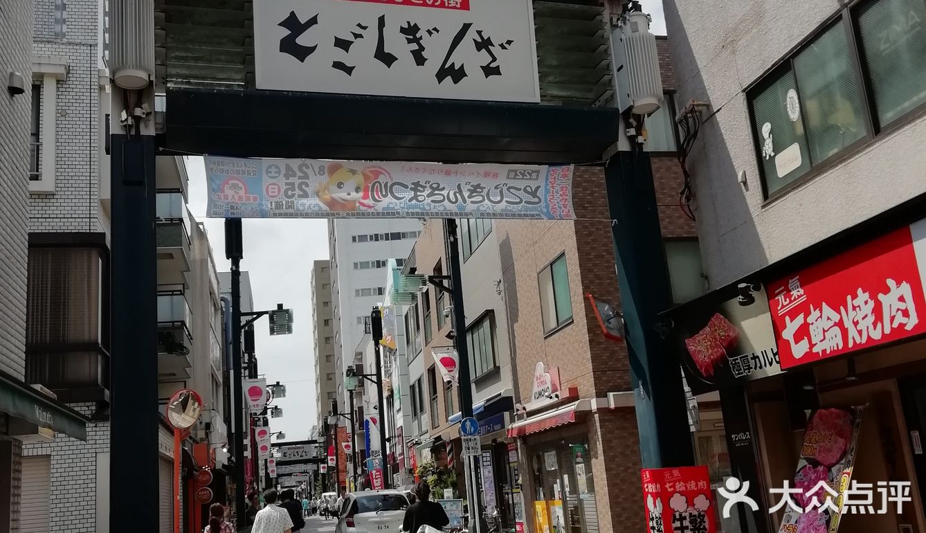 里面的二手衣服或用品大多跟新的没什么差别