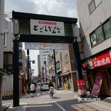里面的二手衣服或用品大多跟新的没什么差别