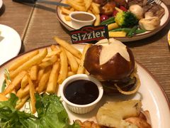 菠萝烤鸡和牛肉汉堡-Sizzler时时乐西餐厅(长楹天街购物中心店)