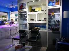 -提一眼镜·蔡司·依视路(小寨店)