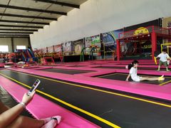 -反弹空间蹦床主题乐园