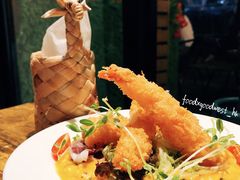 -layback cafe & bar