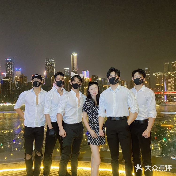 正装主题之夜,今天的快乐全是他给的💕