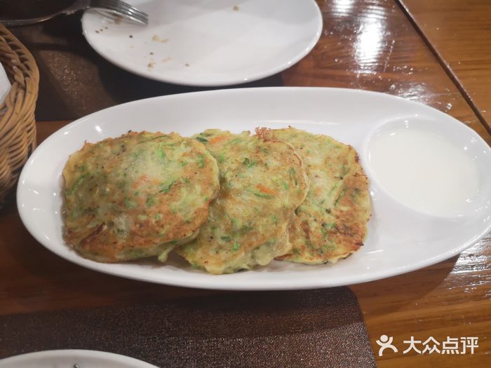 TUK土耳其餐厅·下午茶(卢湾店)西葫芦饼配酸奶图片