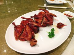 脆皮烧乳鸽-御宝轩(益丰·外滩源店)