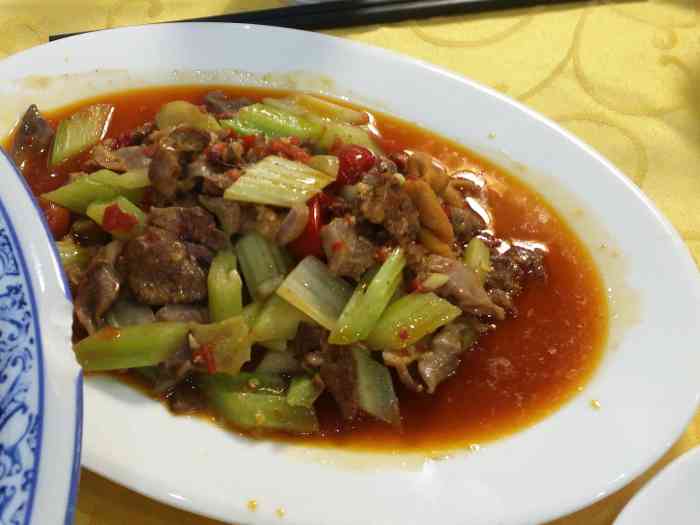 泉水鸡一条街-"泉水鸡一条街,是很多泉水鸡的店组成,好像.
