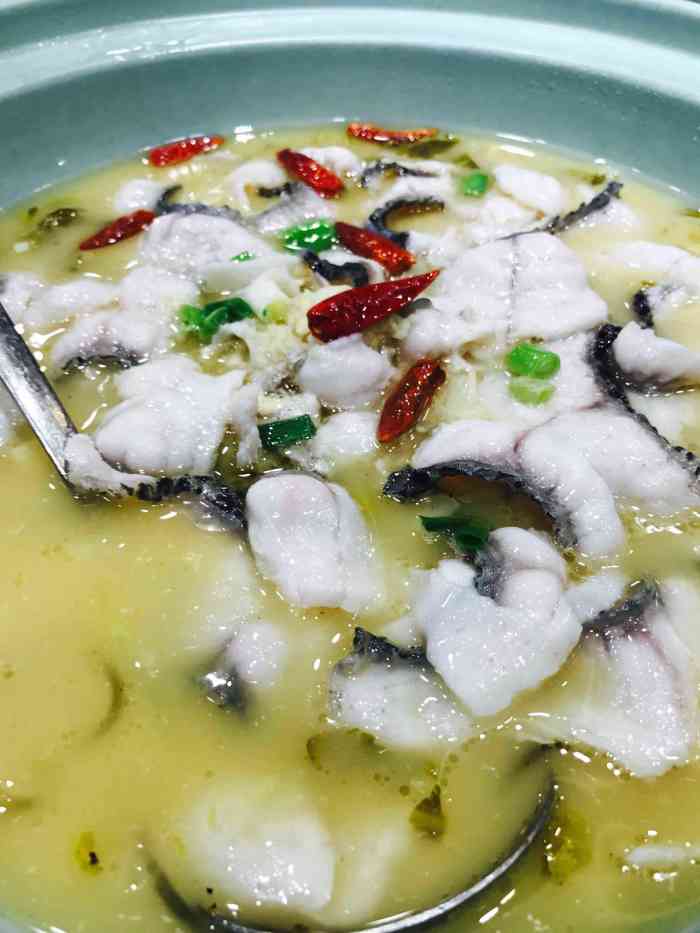 老谭记酸菜鱼(莘庄店)-"家门口的一家老店了老妈很爱吃他们家的麻.