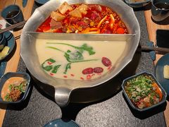 -湊湊火锅·茶憩(南京东路悦荟店)