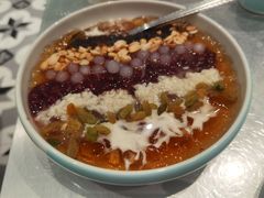 彩虹加量红豆乌龙冰粉-姚姚酸菜鱼·金戈戈香港豉油鸡(喜荟城联名店)