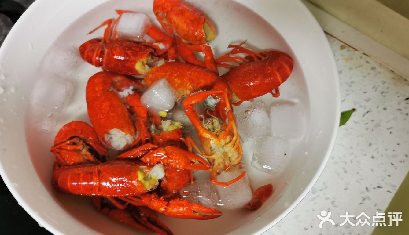 虾糕金黄，虾肉弹嫩，麻辣鲜香