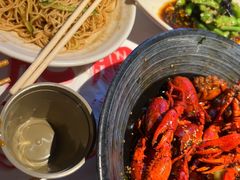 -肥肥虾庄·金牌油焖大虾(汉街SKP店)