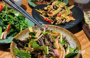 Wild Cilantro Stir-fried Ox Tripe