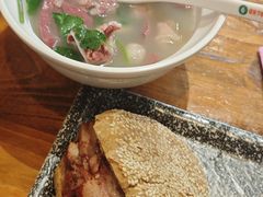 -老天桥酱肉烧饼夹肘子(天桥店)
