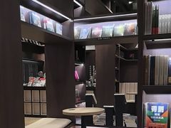 -钟书阁(群光广场店)