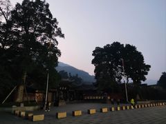 -峨眉山报国寺