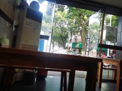 靠窗位-老袁炒年糕(富豪路店)