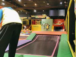 -蹦蹦跳跳(新奥购物中心店)