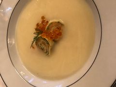 三文鱼鱼籽汤-Restaurant Sevres im Hotel Hessischer Hof
