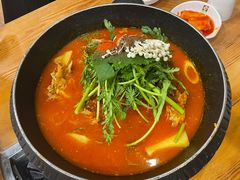 土豆排骨火锅-喇喇排骨火锅·传统韩式脊骨汤(望京西园总店)