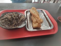 -伟伟羊杂馆