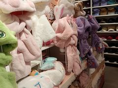 -名创优品(北京新中关购物中心地铁层店)