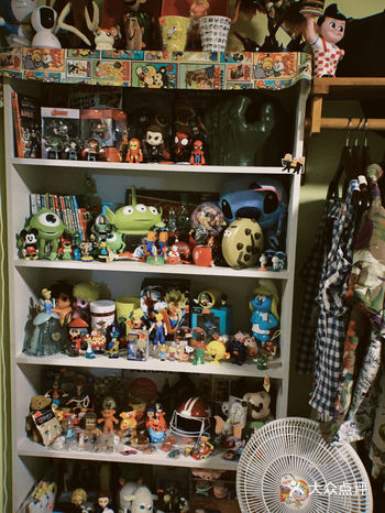 醒狮小区里我愿称之为最强古着店