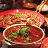辣子鸡多到要用碗来勺