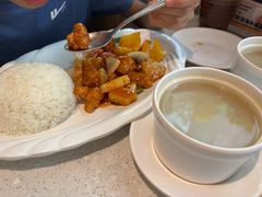 菠萝咕噜肉饭-香港新发烧腊茶餐厅(书城店)