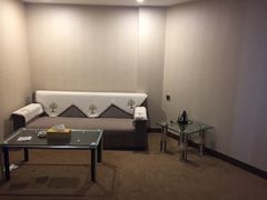 -华海酒店(茂名高铁站店)