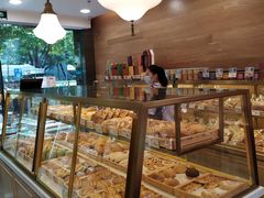 面包甜点陈列柜-皇后饼店(财富广场店)