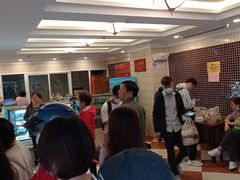 等位区-国际饭店·帆声西饼屋(黄河路店)