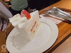 轻柔白雪草莓奶油戚风-RUXU入续糖水铺与包(卓悦中心店)