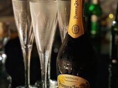 -瑰丽酒店·海吧·天际下午茶·现场DJ·天台酒吧