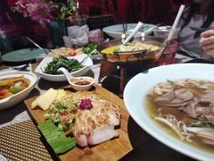 烧薄切蜜汁猪颈肉-青檸泰 LIME THAI (财富购物中心店)
