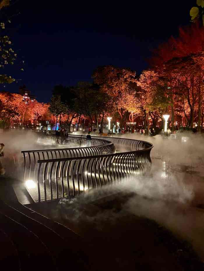 亚洲艺术公园-"交通:在广州坐广佛地铁到季华园站转160.