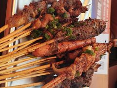 -何师烧烤·小龙虾·江湖川菜·精酿啤酒(中铁西城店)