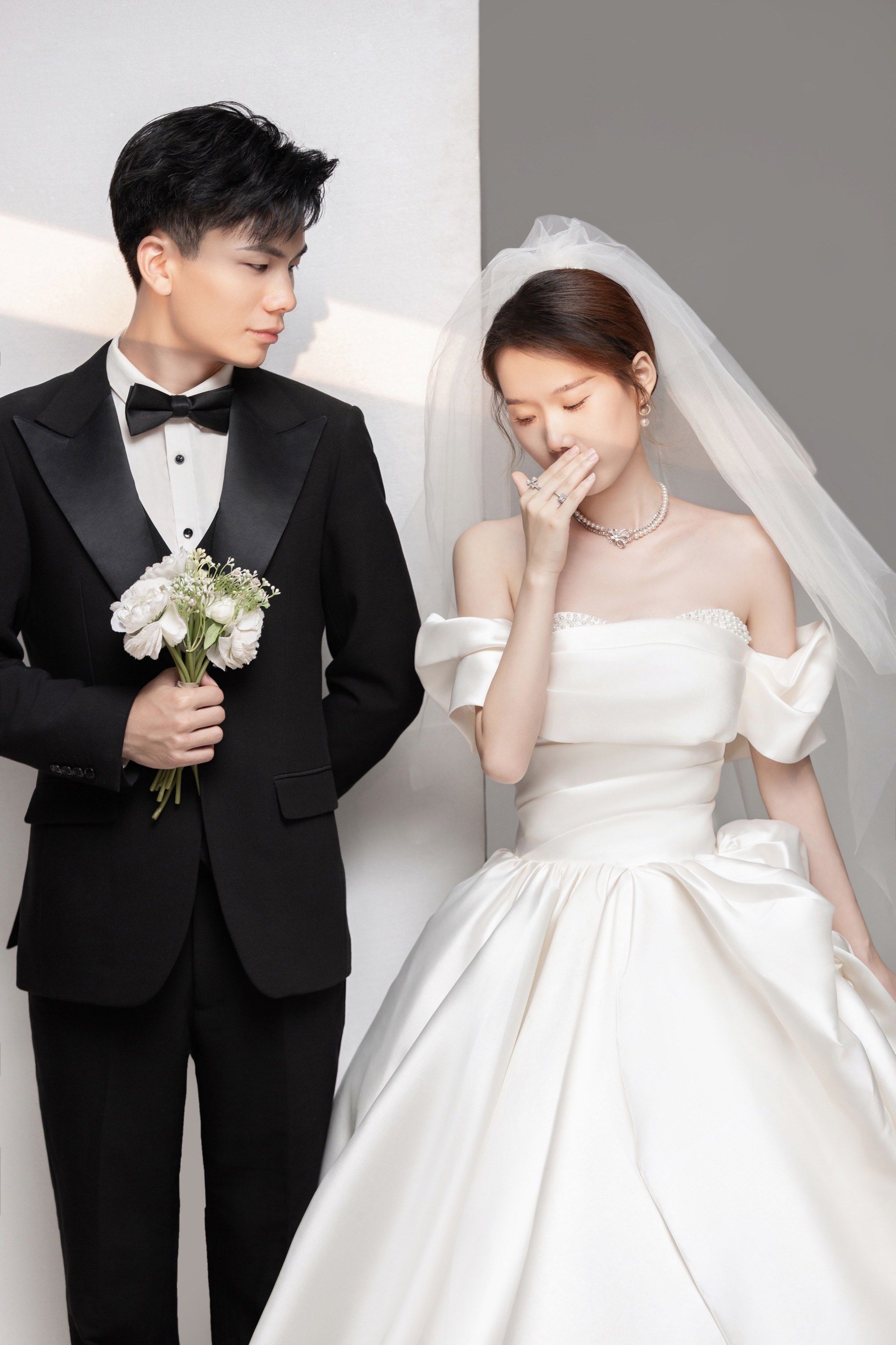 极简主义光影婚纱来啦[色][色][色]