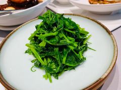 清炒豌豆尖-屋里厢上海菜馆