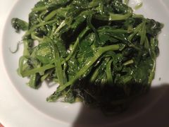 清炒豌豆尖-渝信川菜(长安店)