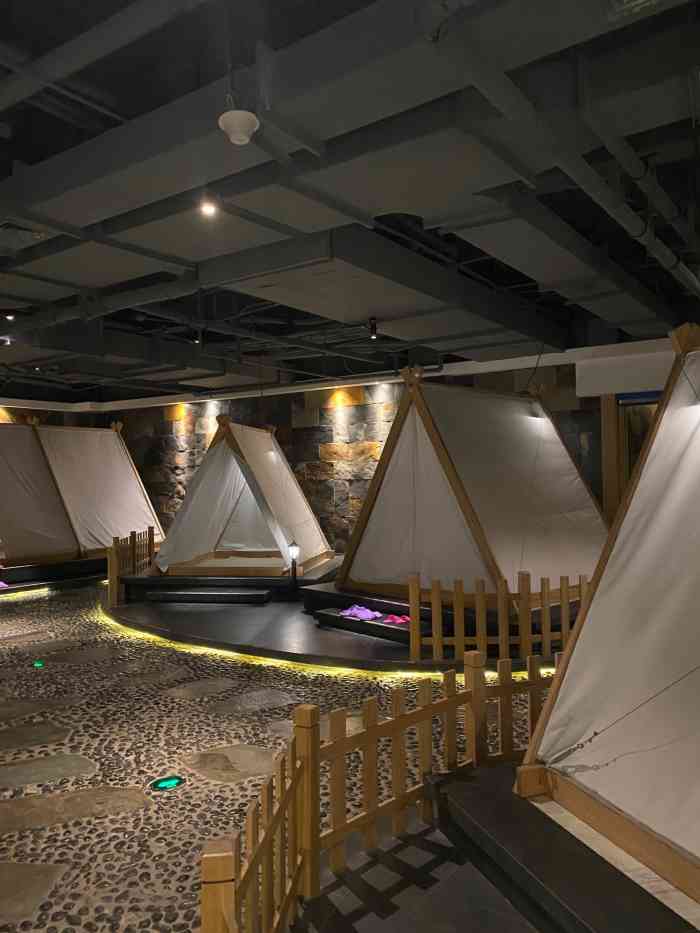 名都嘉年华汗蒸温泉酒店-"回到沈阳,和小伙伴本打算直接转车走的,但.