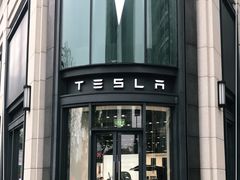 -TESLA 特斯拉(上海太古汇体验店)