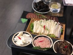 -尚尚仙·酸汤猪手·猪肚鸡火锅(华联万柳购物中心店)