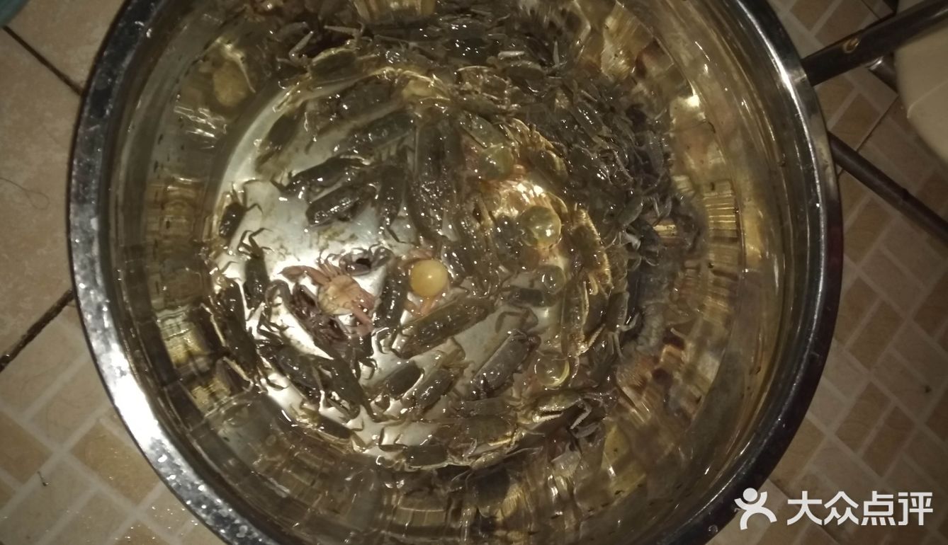 大人10元往返，小孩不要钱。我们自己走去的