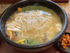 -银米·云南传统过桥米线(双廊黑金冠店)