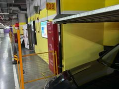 -白玉兰广场停车场