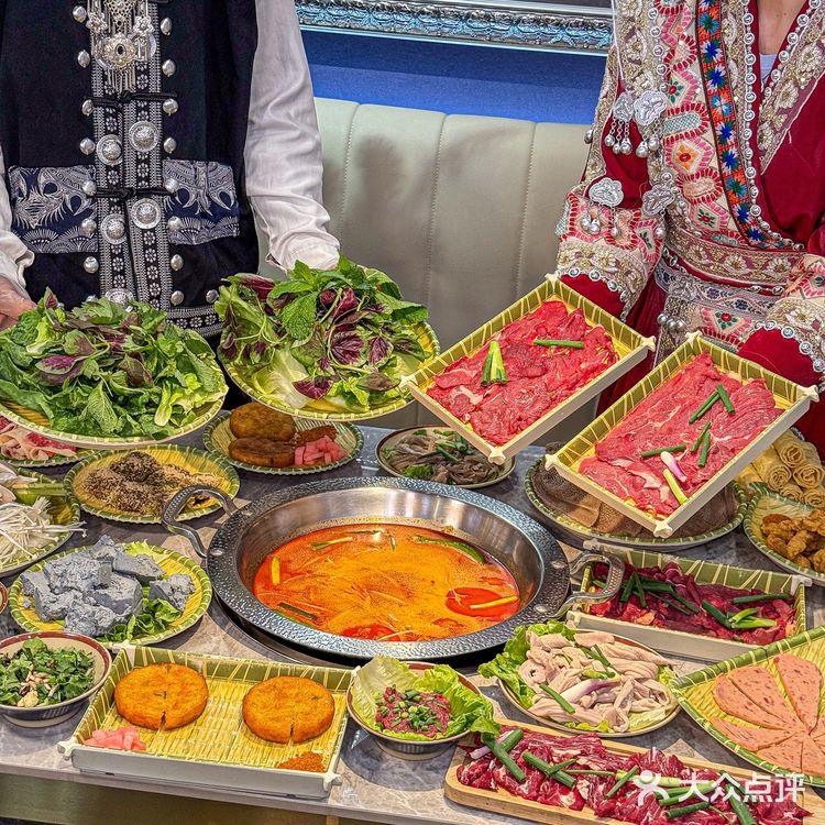 朋友按头安利的贵州酸汤火锅！真的绝了！