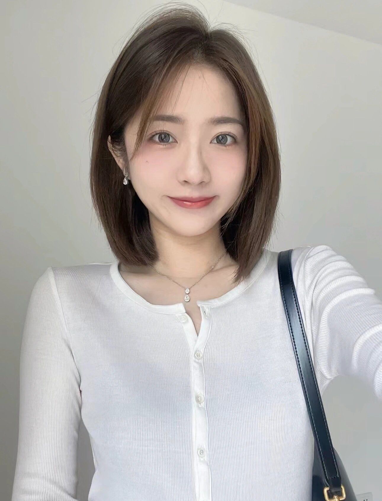 女生可以参考这款发型
國拯救大脸方脸圆脸额头高下颚骨大的初恋头